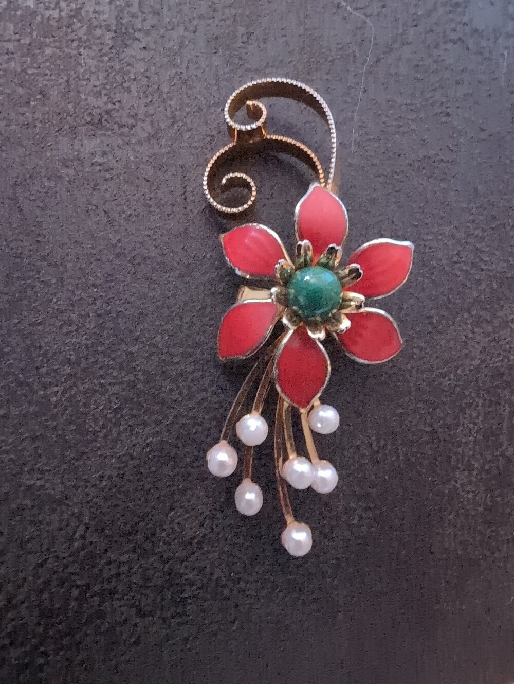 Vintage 1960s-style floral spray brooch